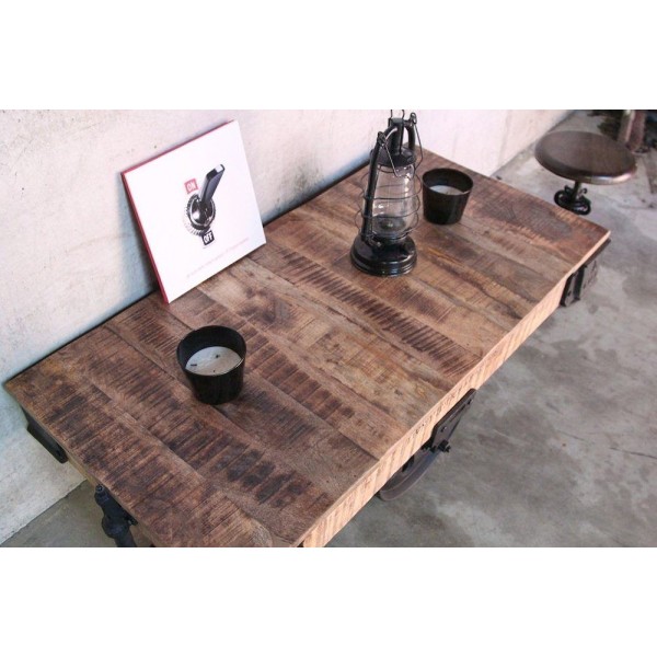Table basse industrielle finition noir