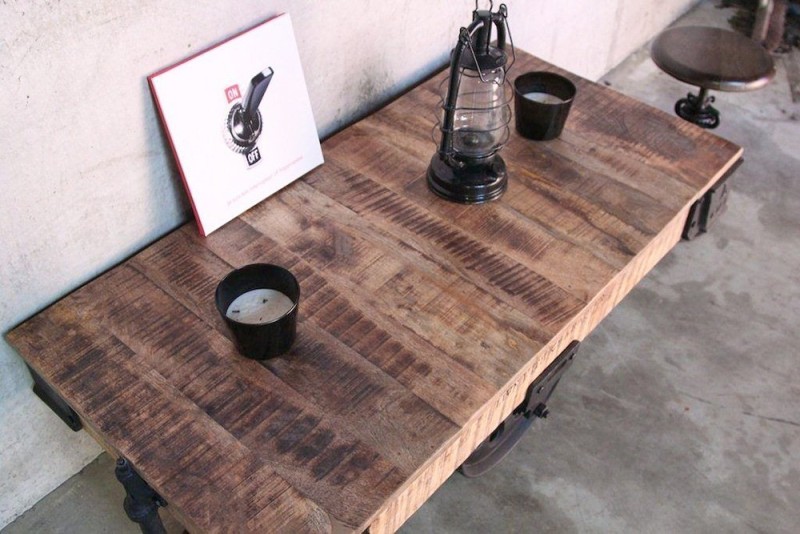 Table basse industrielle finition noir