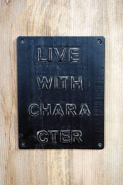 Petit buffet « Live with character » 2 portes