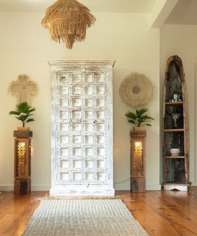 Armoire indienne ethnique blanchie