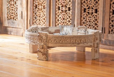 Table basse ronde indienne blanchie