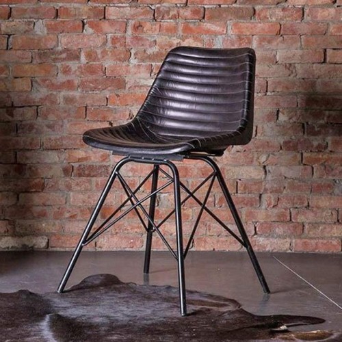 Chaise en cuir strié