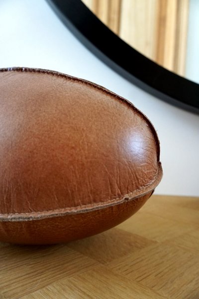 Ballon de rugby en cuir vintage