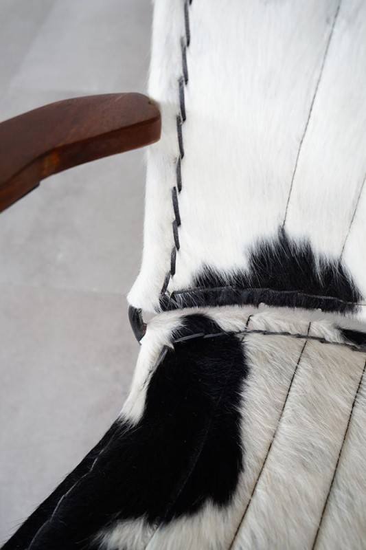 Fauteuil en peau de vache véritable noir/blanc