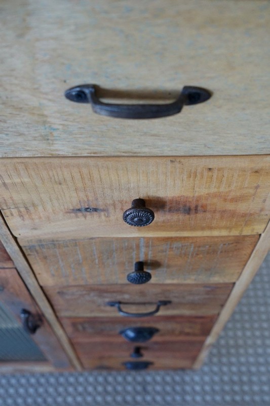 Meuble de rangement en bois massif recyclé