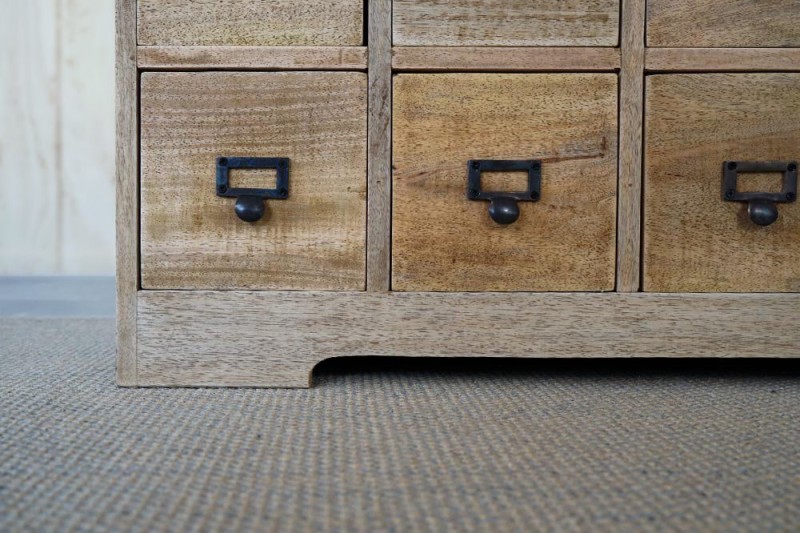 Meuble de rangement en bois massif à tiroirs