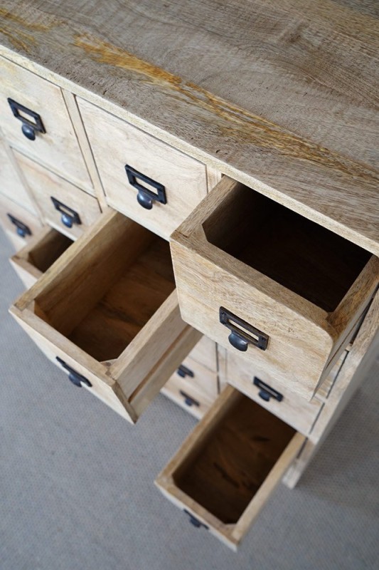 Meuble de rangement en bois massif à tiroirs