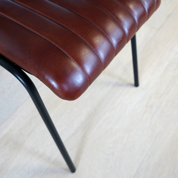 Chaise en métal et cuir