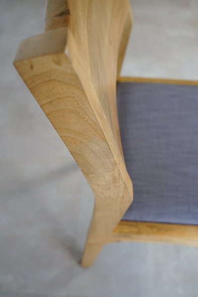 Chaise en bois naturel et tissu gris - Elegance