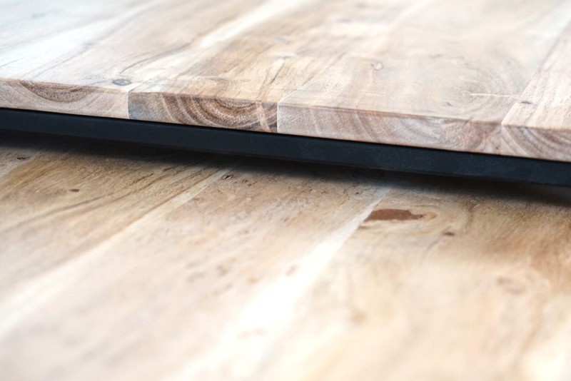 Tables basses gigognes avec plateau en bois massif et structure en métal