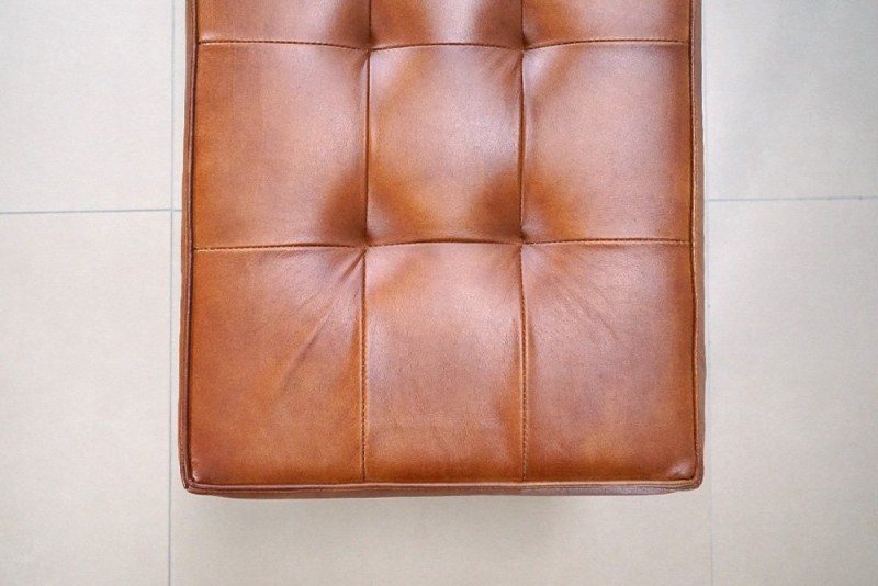 Banc en cuir naturel et metal