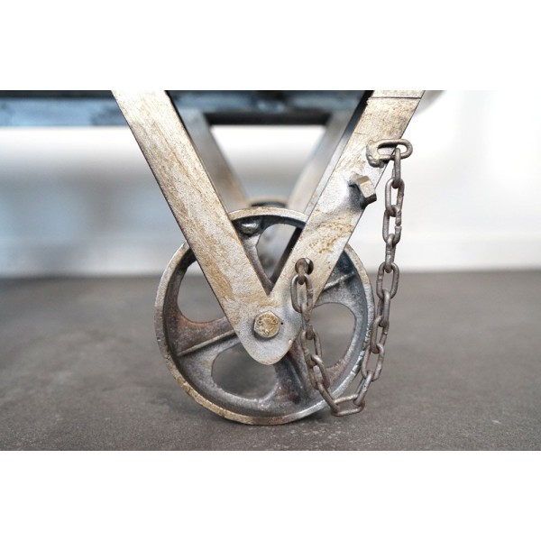 Etagère industrielle à roulettes