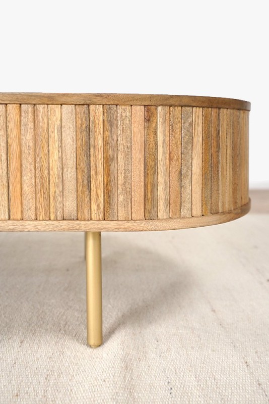 Table basse en bois massif avec pieds en laiton - Umami