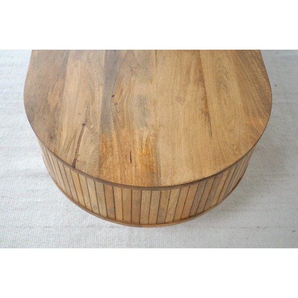 Table basse en bois massif avec pieds en laiton - Unami