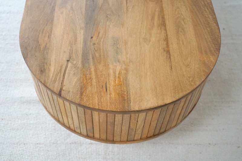 Table basse en bois massif avec pieds en laiton - Umami