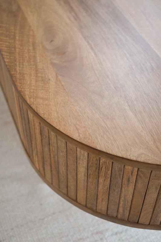 Table basse en bois massif avec pieds en laiton - Umami