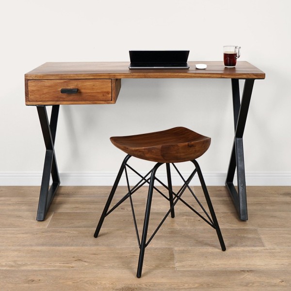 Bureau en bois massif et pieds en métal