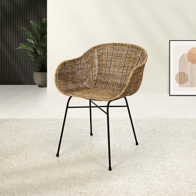 Chaise en rotin avec accoudoirs et pieds en metal noir - Sara