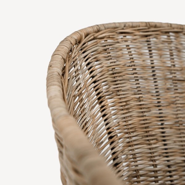 Chaise en rottin avec acccoudoir et pieds en metal noir - Sara