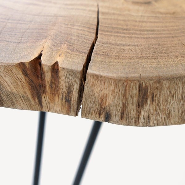 Table basse en tronc d'accacia et pieds en métal