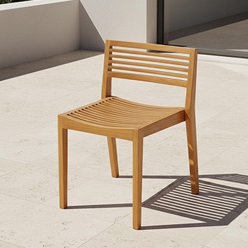 Chaise en bois de jardin